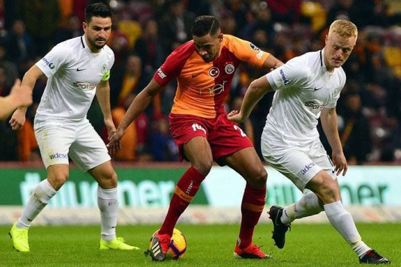 “Qalatasaray” liderə çata bilmədi